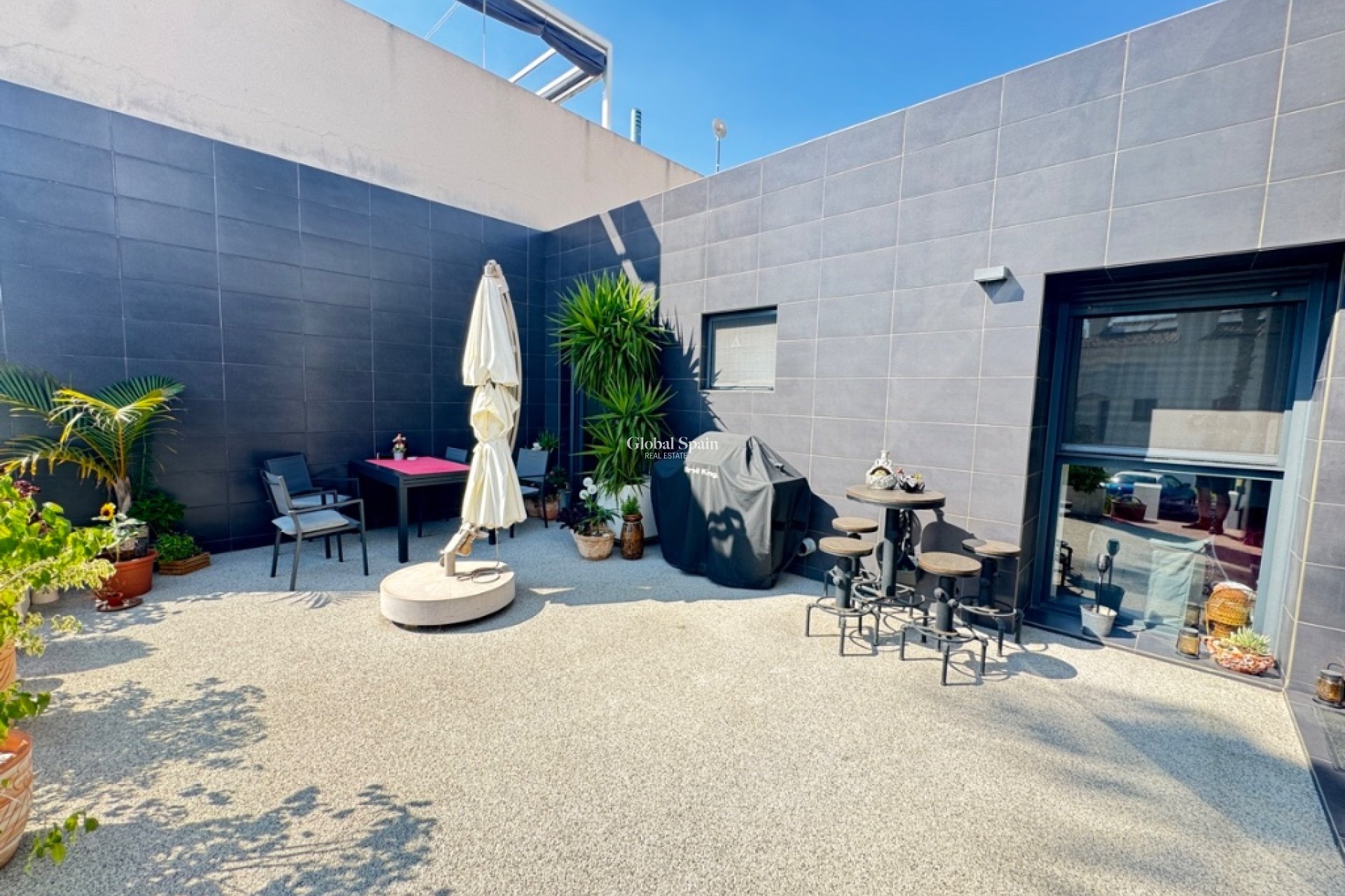 Resale - House -
ORIHUELA COSTA - VILLAMARTÍN