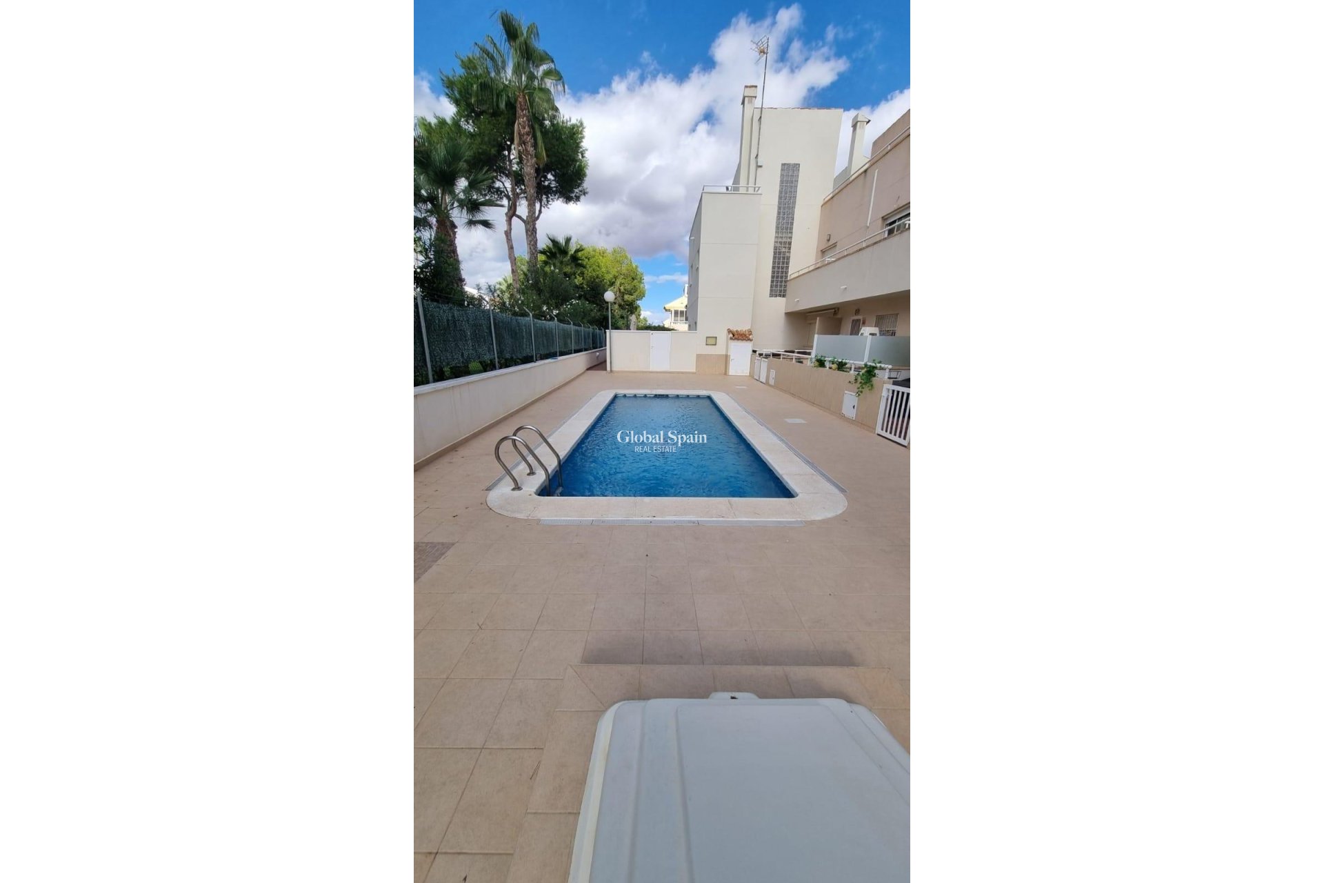 Resale - HOUSE -
ORIHUELA COSTA - VILLAMARTÍN