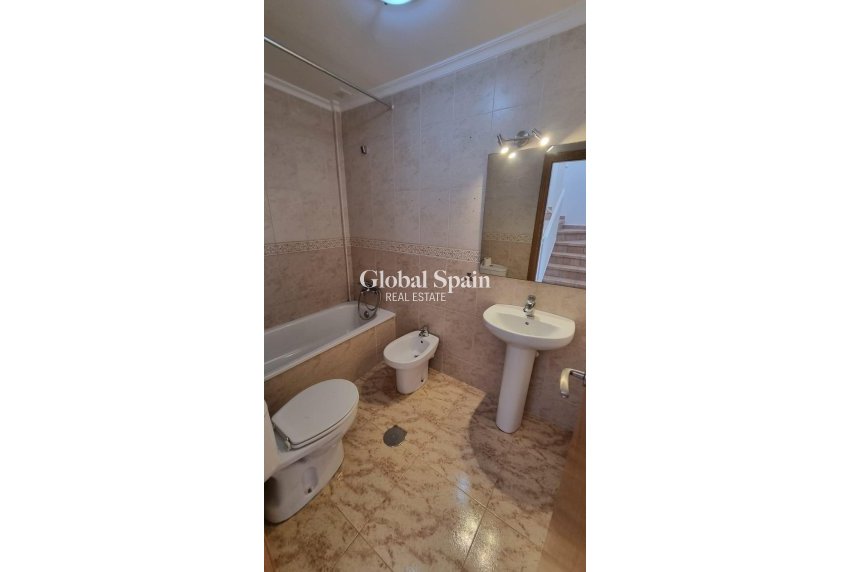 Resale - HOUSE -
ORIHUELA COSTA - VILLAMARTÍN