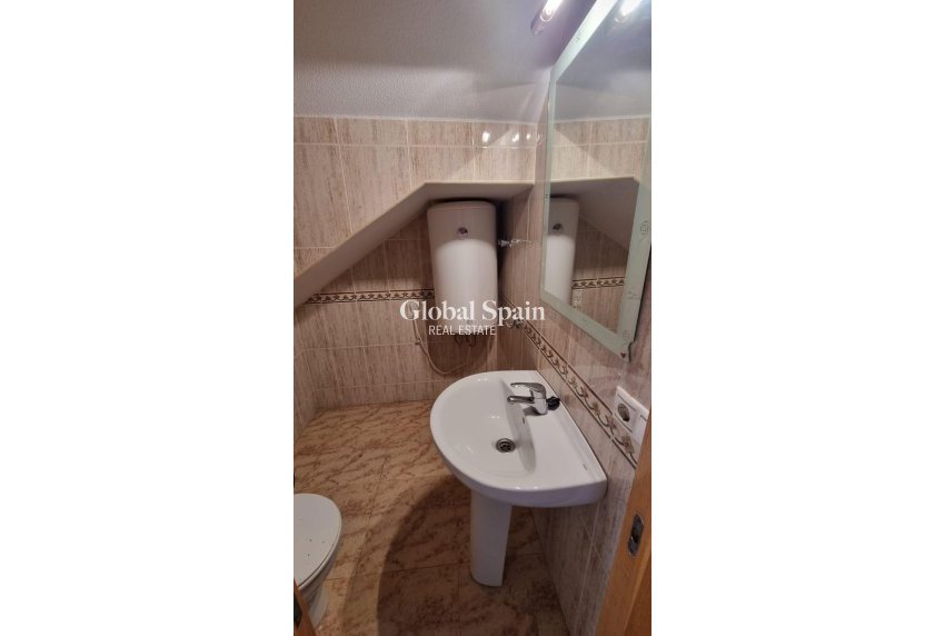 Resale - HOUSE -
ORIHUELA COSTA - VILLAMARTÍN