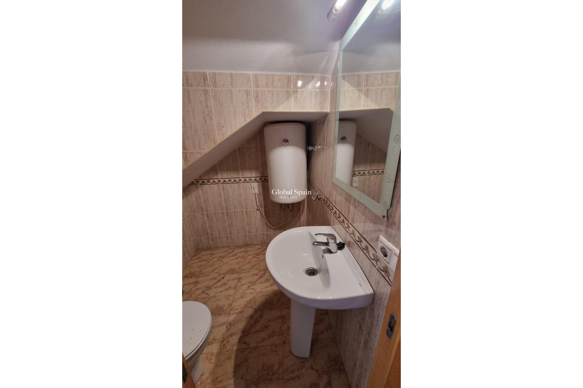 Resale - HOUSE -
ORIHUELA COSTA - VILLAMARTÍN