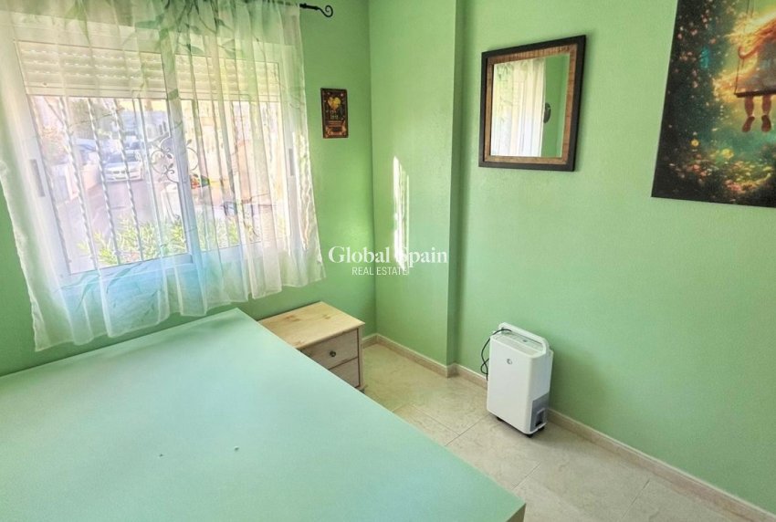 Resale - HOUSE -
ORIHUELA COSTA - VILLAMARTÍN