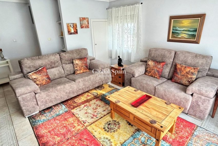 Resale - HOUSE -
ORIHUELA COSTA - VILLAMARTÍN