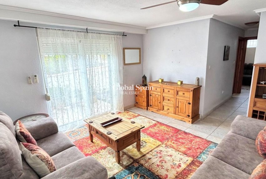 Resale - HOUSE -
ORIHUELA COSTA - VILLAMARTÍN