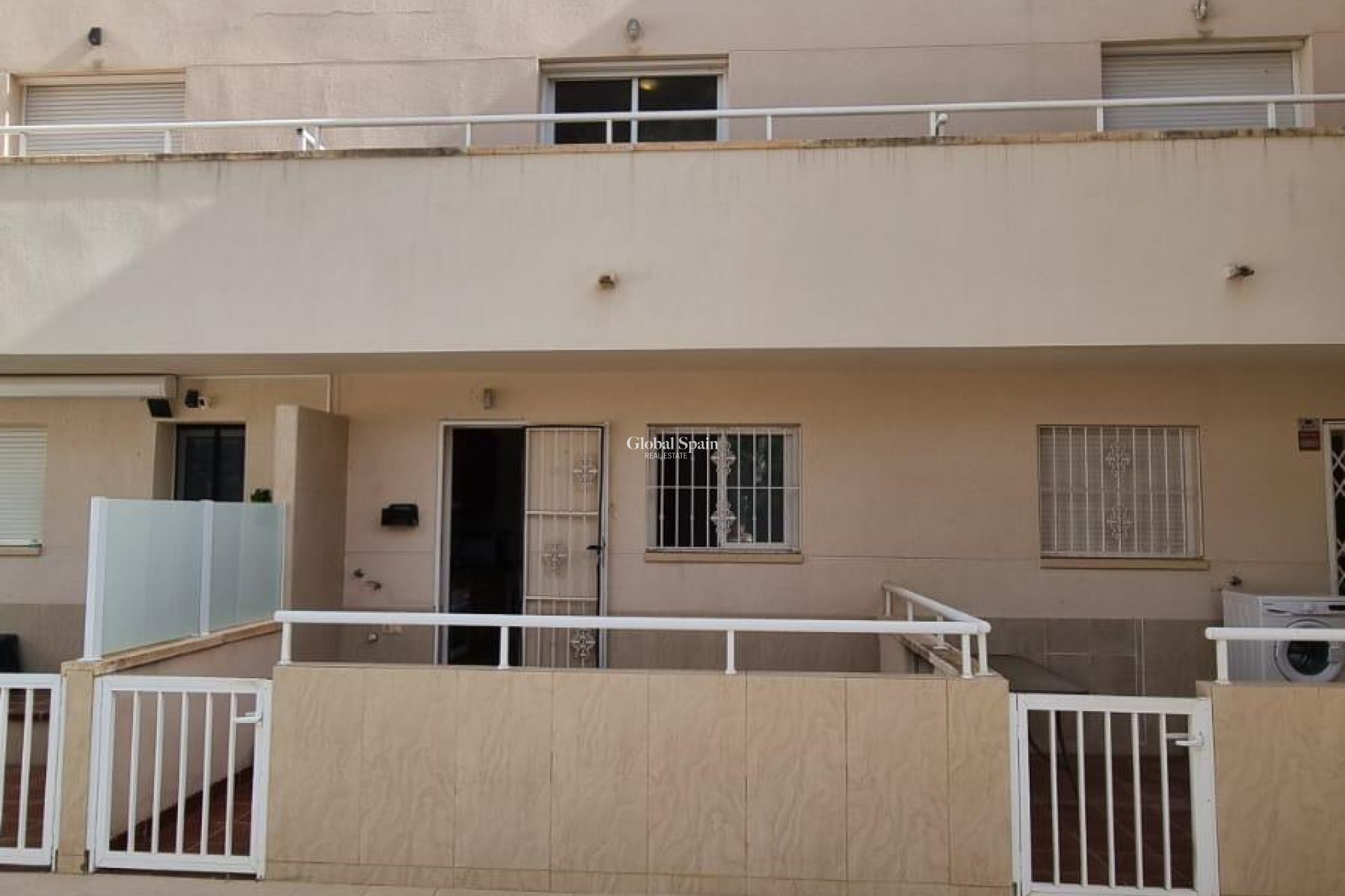 Resale - HOUSE -
ORIHUELA COSTA - VILLAMARTÍN