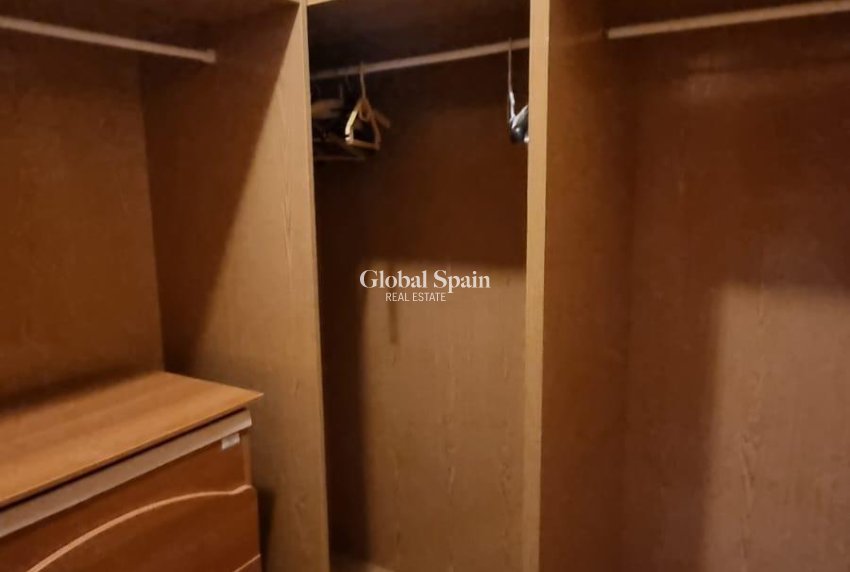 Resale - HOUSE -
ORIHUELA COSTA - VILLAMARTÍN