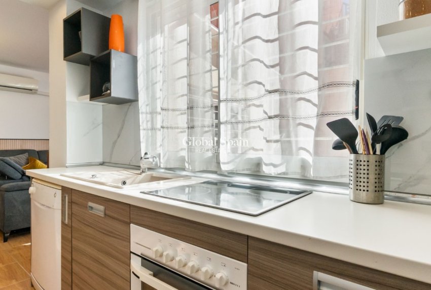 Resale - HOUSE -
ORIHUELA COSTA - VILLAMARTÍN