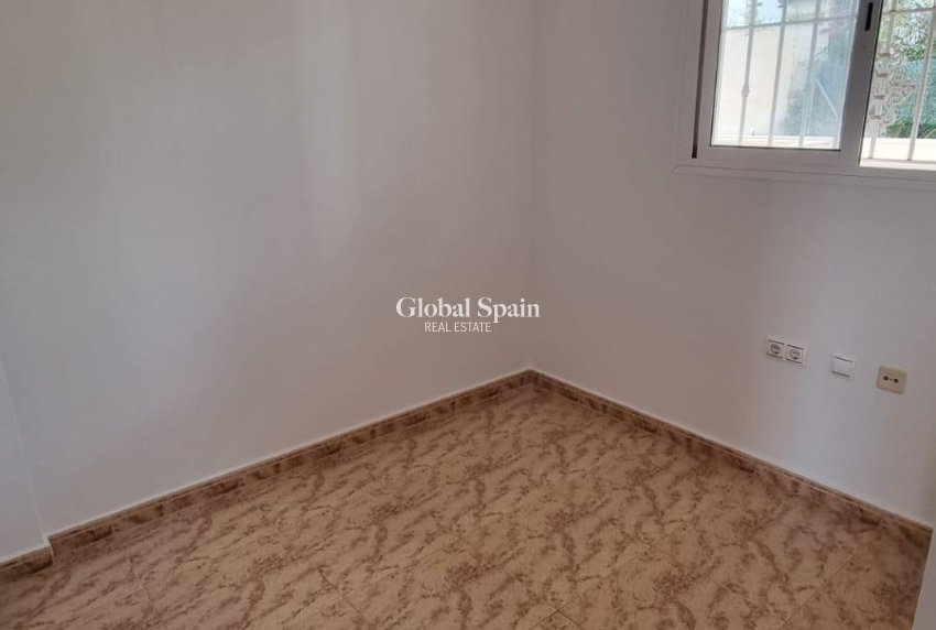 Resale - HOUSE -
ORIHUELA COSTA - VILLAMARTÍN