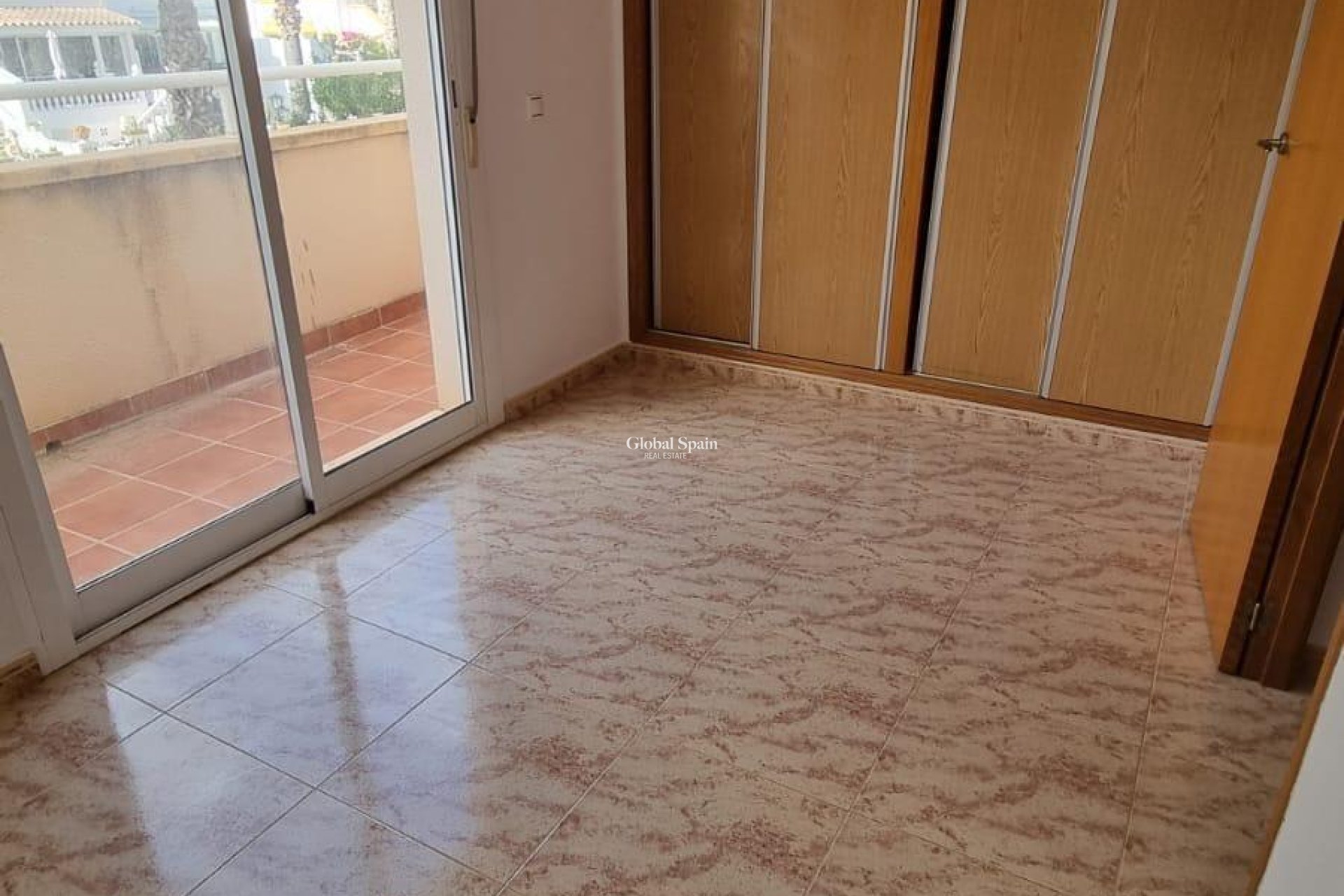 Resale - HOUSE -
ORIHUELA COSTA - VILLAMARTÍN