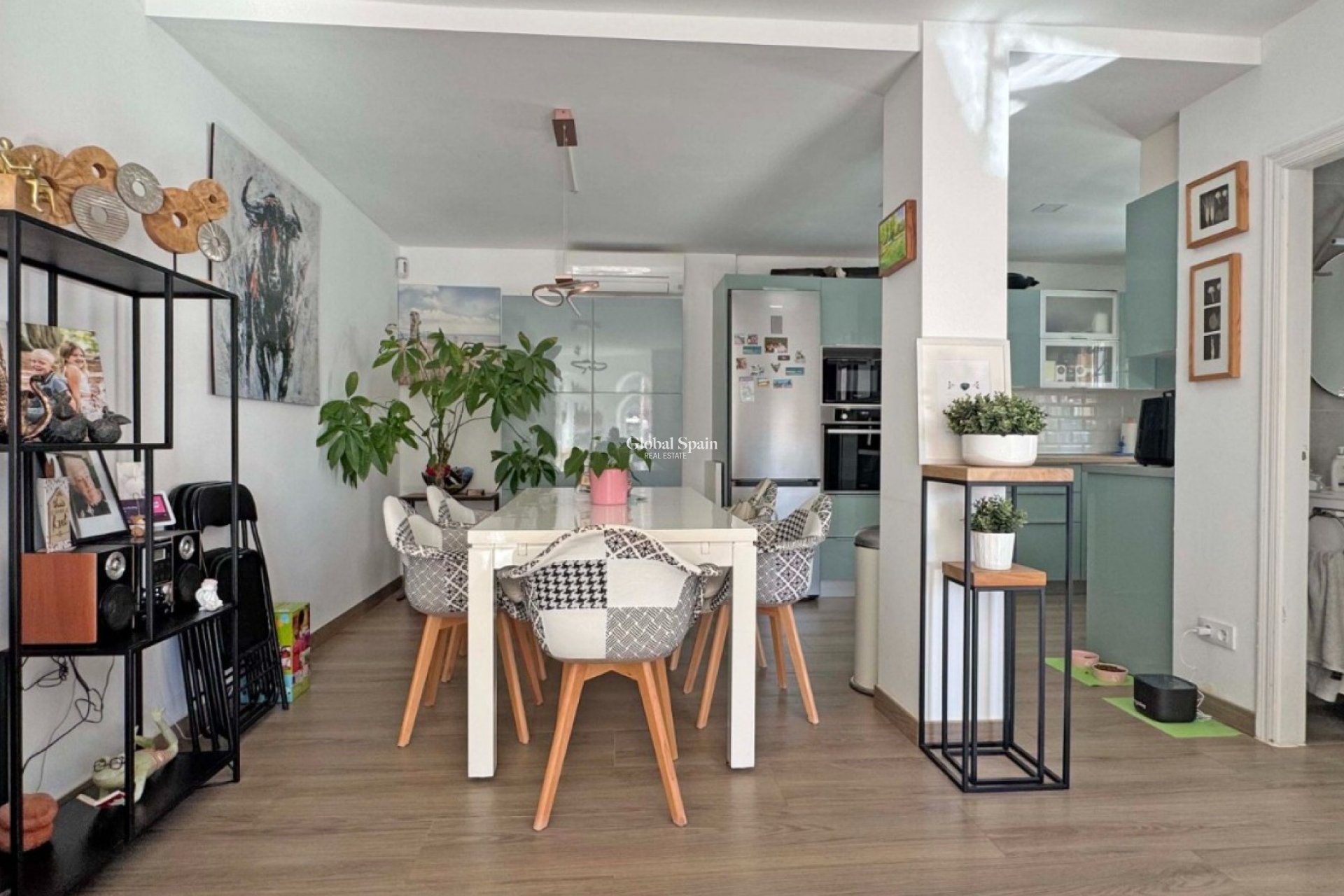 Resale - HOUSE -
ORIHUELA COSTA - VILLAMARTÍN