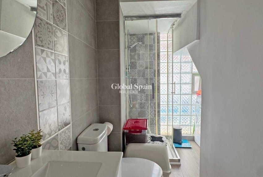 Resale - HOUSE -
ORIHUELA COSTA - VILLAMARTÍN