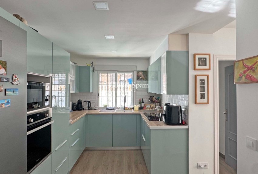 Resale - HOUSE -
ORIHUELA COSTA - VILLAMARTÍN