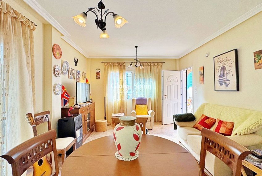 Resale - HOUSE -
ORIHUELA COSTA - VILLAMARTÍN