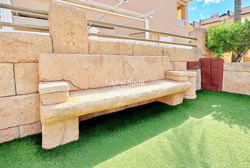 Resale - HOUSE -
ORIHUELA COSTA - VILLAMARTÍN