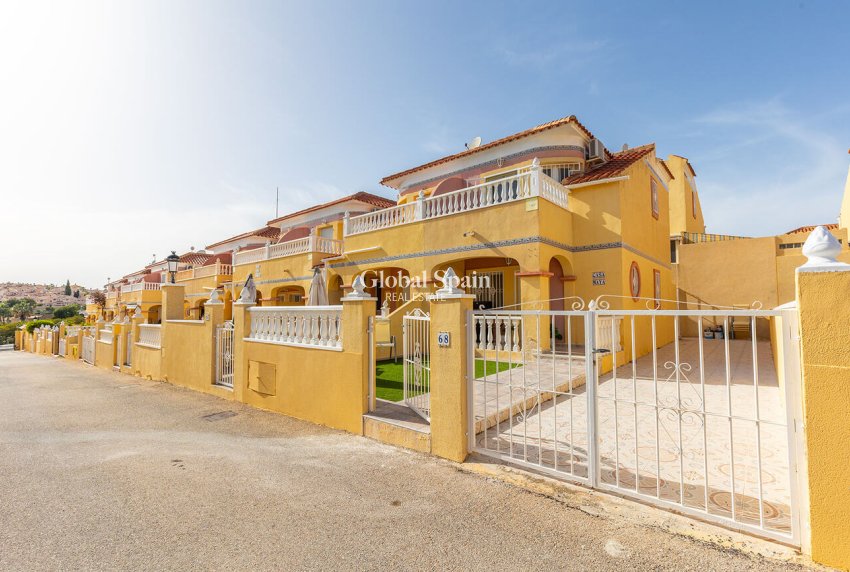 Resale - HOUSE -
ORIHUELA COSTA - VILLAMARTÍN
