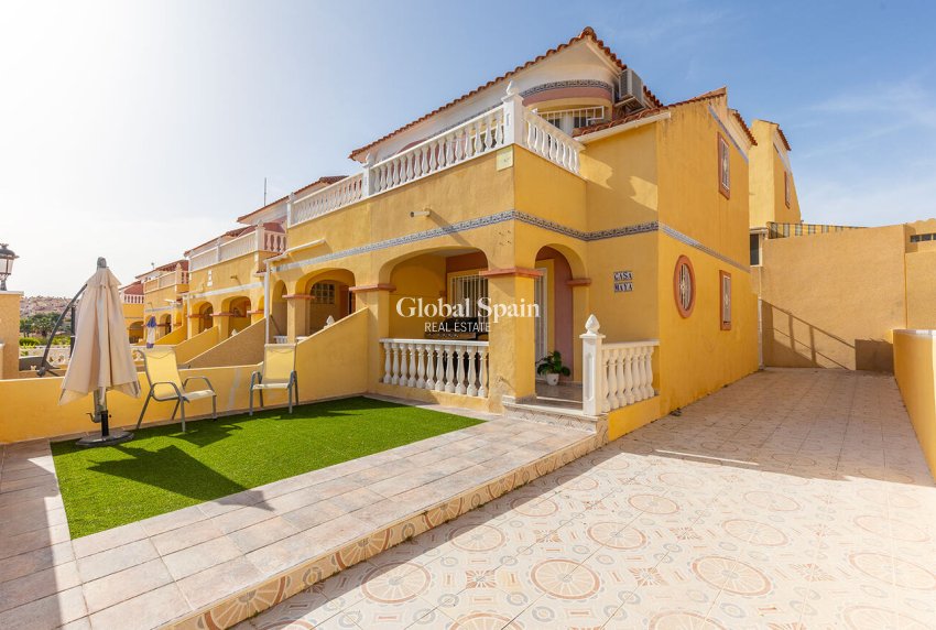 Resale - HOUSE -
ORIHUELA COSTA - VILLAMARTÍN