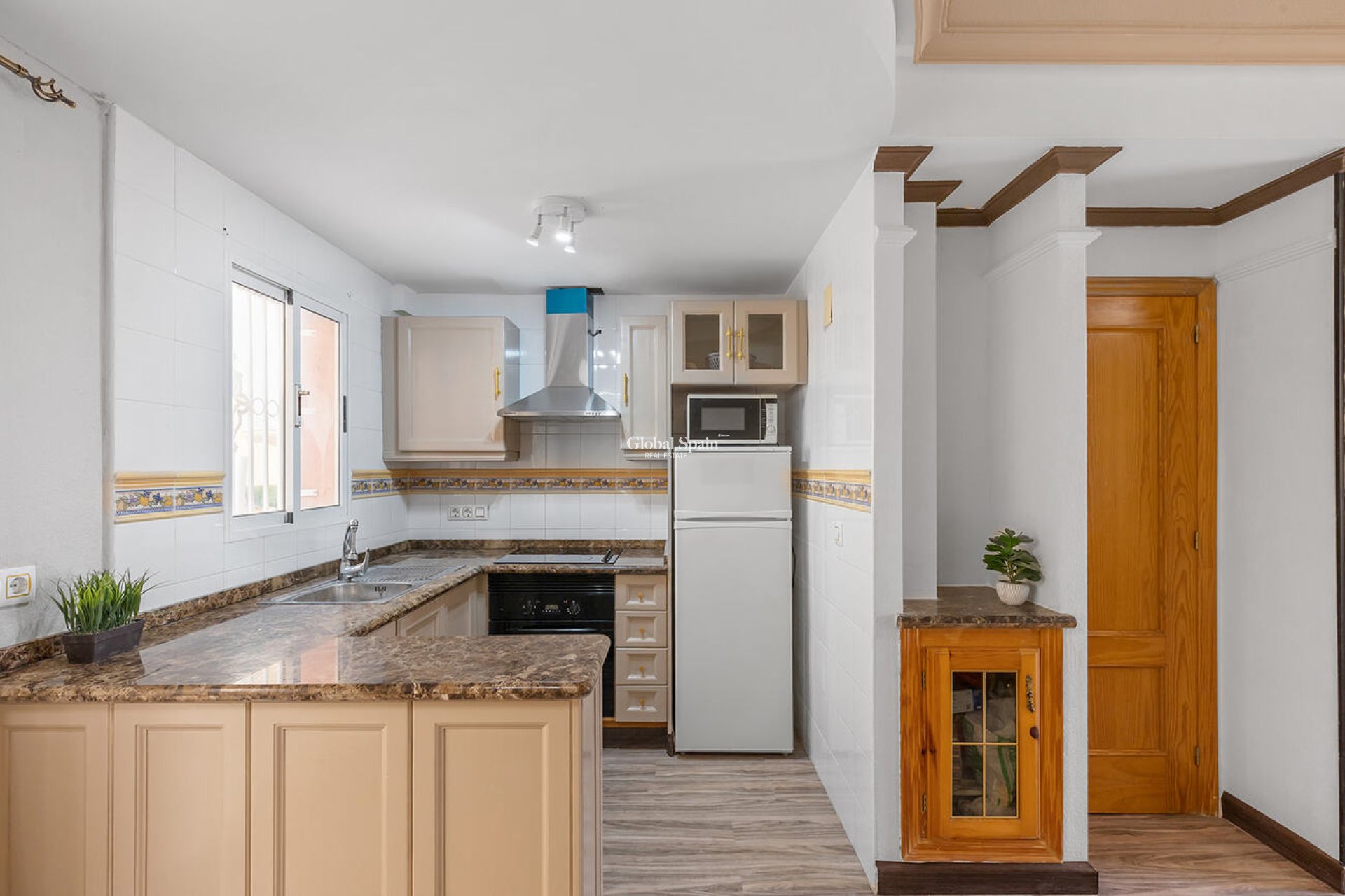 Resale - HOUSE -
ORIHUELA COSTA - VILLAMARTÍN
