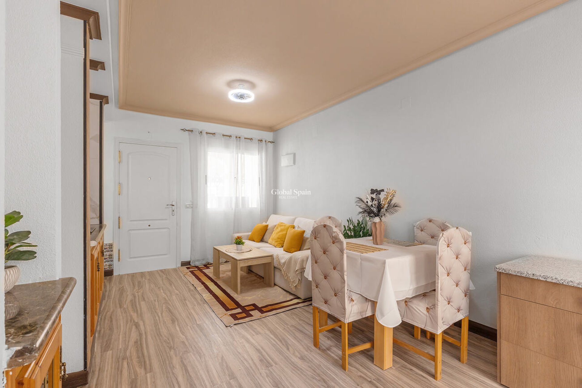 Resale - HOUSE -
ORIHUELA COSTA - VILLAMARTÍN