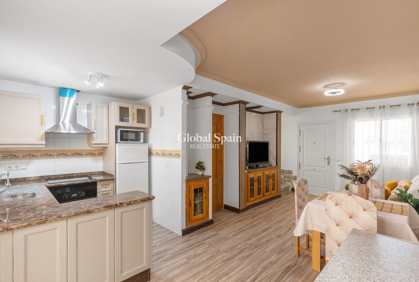 Resale - HOUSE -
ORIHUELA COSTA - VILLAMARTÍN