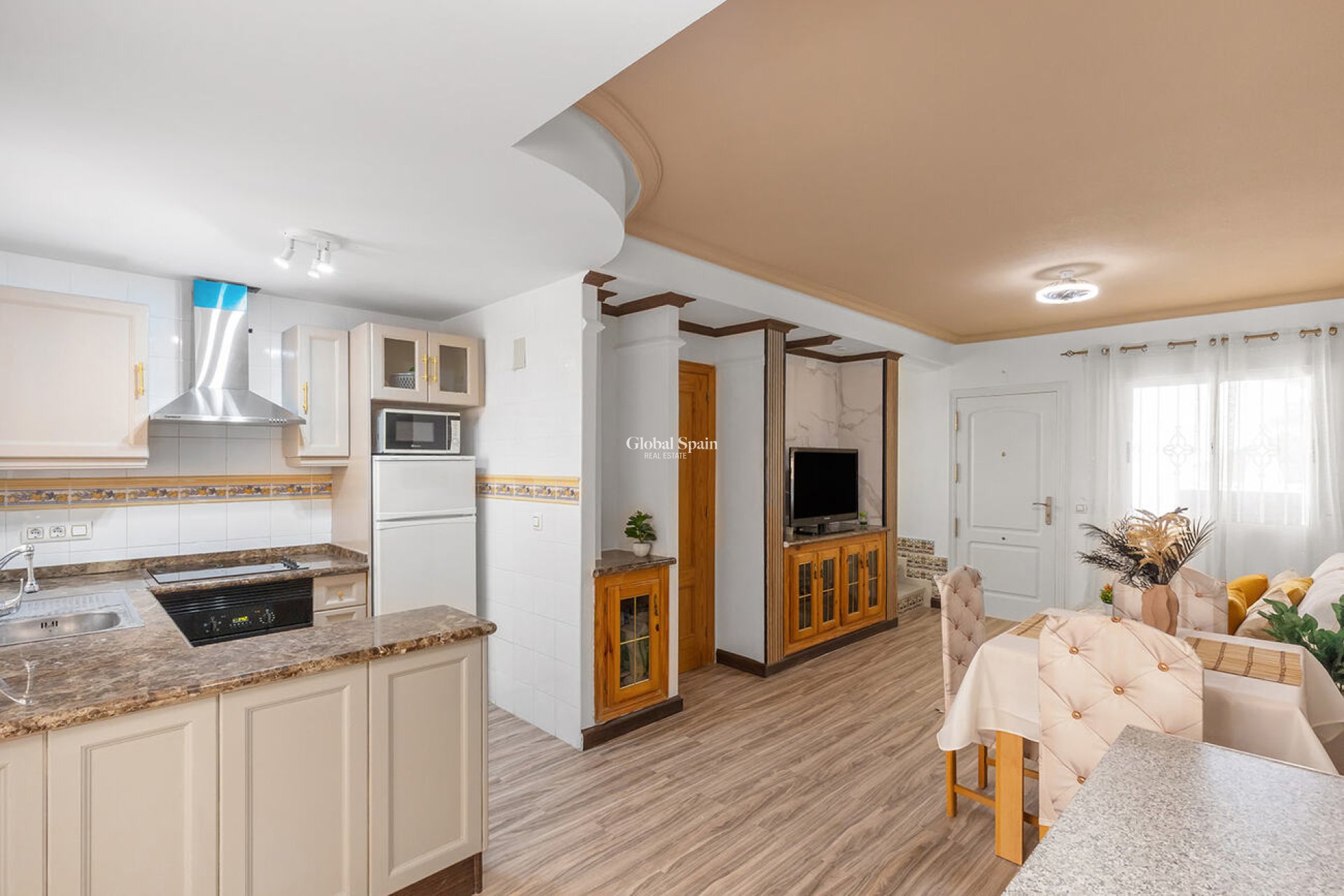 Resale - HOUSE -
ORIHUELA COSTA - VILLAMARTÍN