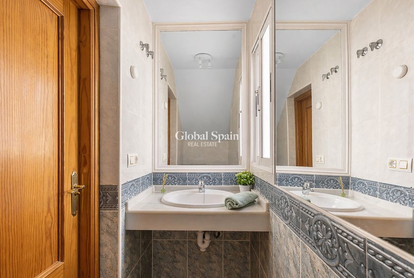 Resale - HOUSE -
ORIHUELA COSTA - VILLAMARTÍN