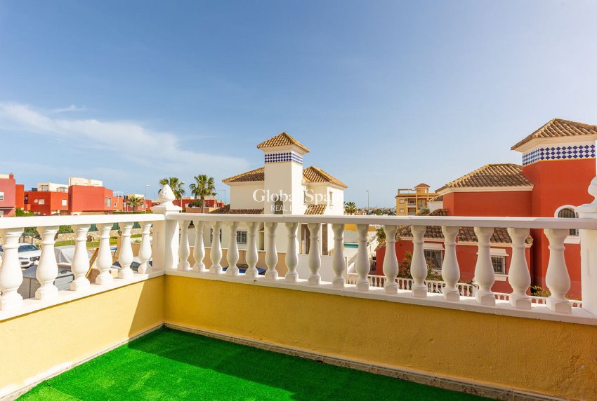 Resale - HOUSE -
ORIHUELA COSTA - VILLAMARTÍN