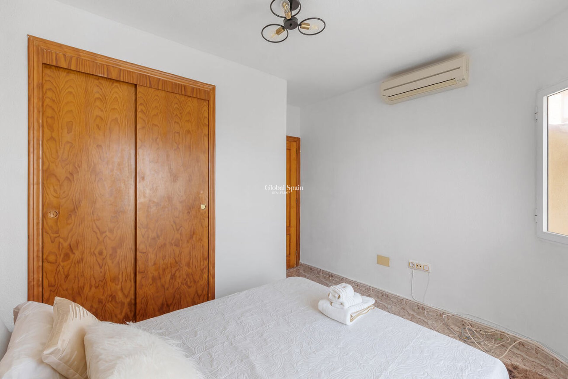 Resale - HOUSE -
ORIHUELA COSTA - VILLAMARTÍN