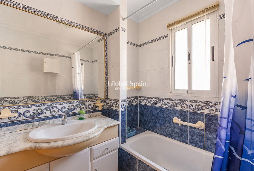 Resale - HOUSE -
ORIHUELA COSTA - VILLAMARTÍN