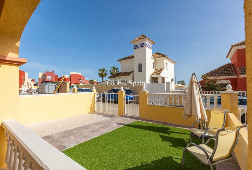 Resale - HOUSE -
ORIHUELA COSTA - VILLAMARTÍN