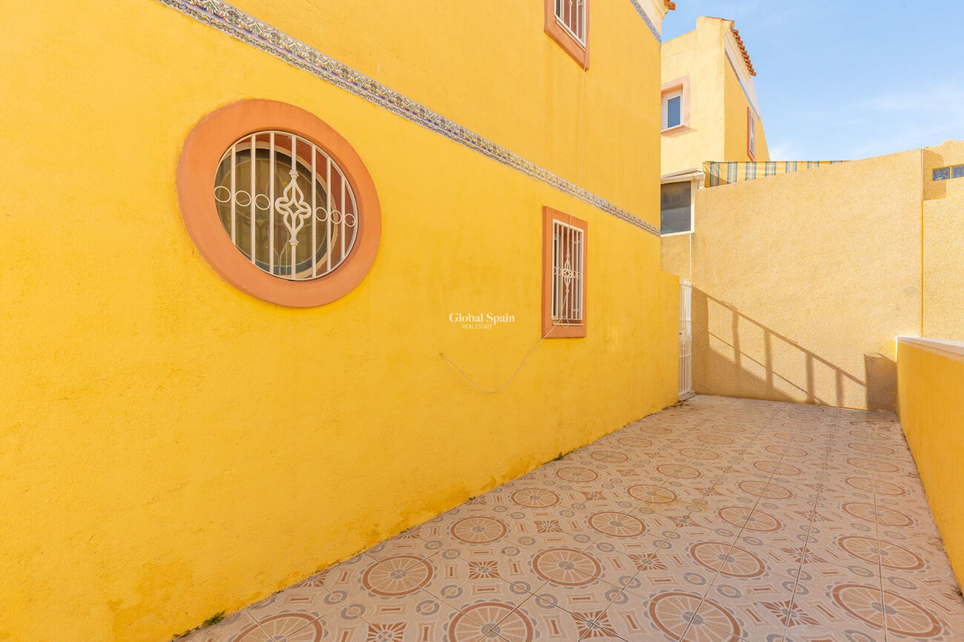 Resale - HOUSE -
ORIHUELA COSTA - VILLAMARTÍN