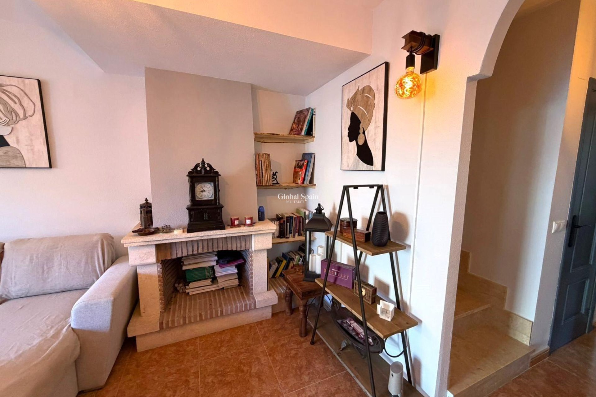 Resale - HOUSE -
ORIHUELA COSTA - VILLAMARTÍN