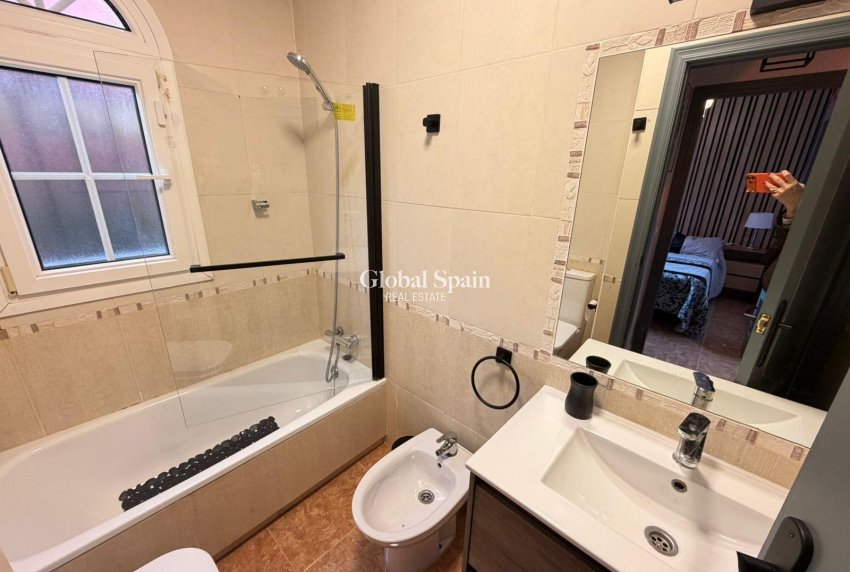 Resale - HOUSE -
ORIHUELA COSTA - VILLAMARTÍN