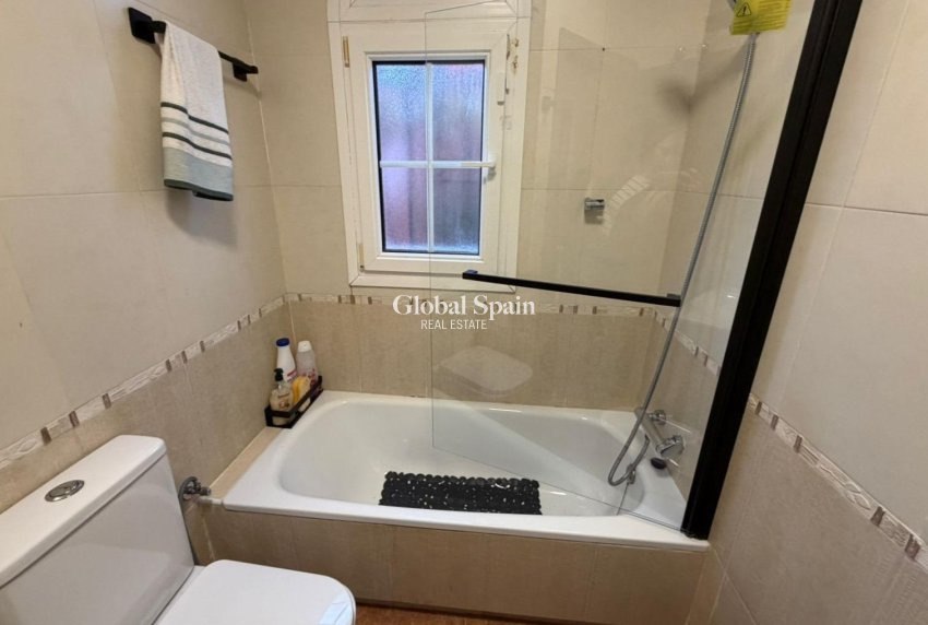 Resale - HOUSE -
ORIHUELA COSTA - VILLAMARTÍN