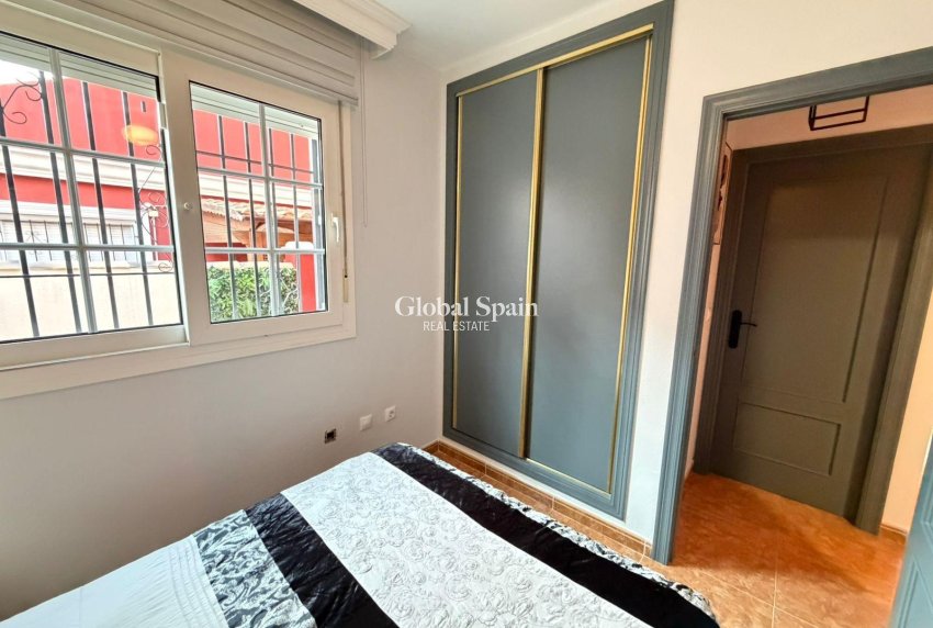 Resale - HOUSE -
ORIHUELA COSTA - VILLAMARTÍN