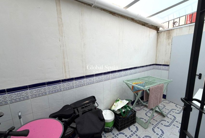 Resale - HOUSE -
ORIHUELA COSTA - VILLAMARTÍN