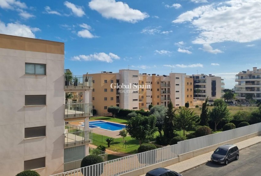 Resale - HOUSE -
ORIHUELA COSTA - VILLAMARTÍN