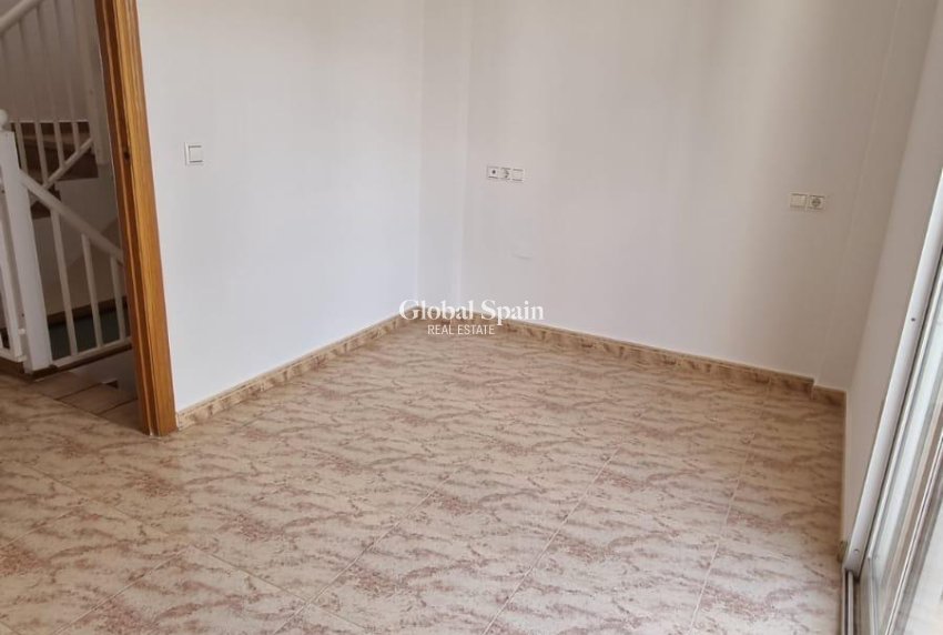 Resale - HOUSE -
ORIHUELA COSTA - VILLAMARTÍN