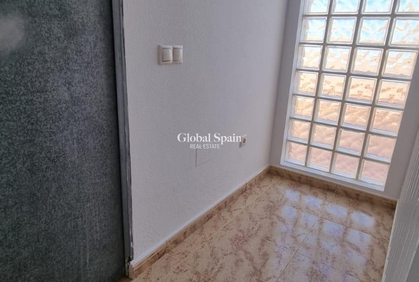 Resale - HOUSE -
ORIHUELA COSTA - VILLAMARTÍN