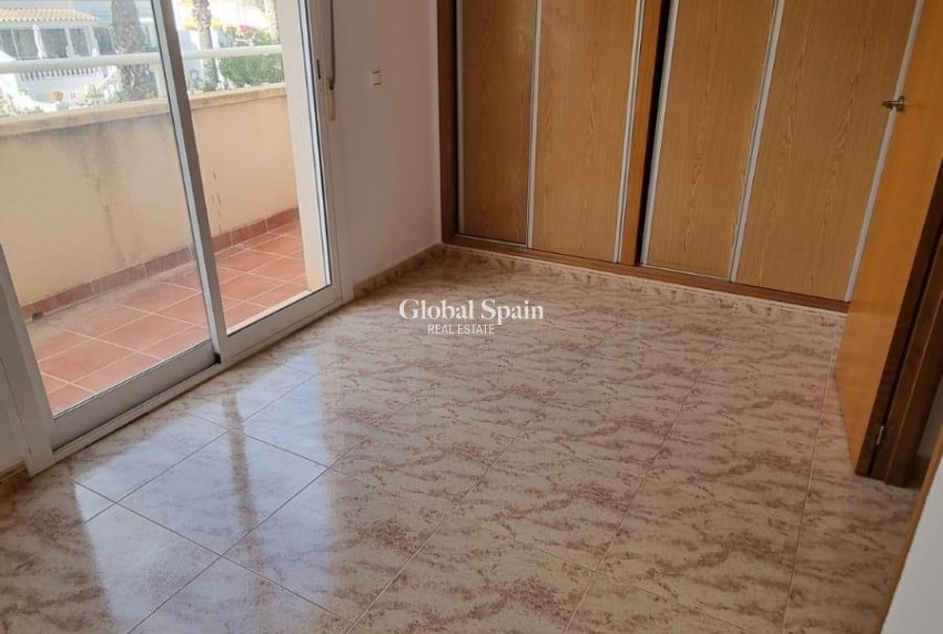 Resale - HOUSE -
ORIHUELA COSTA - VILLAMARTÍN