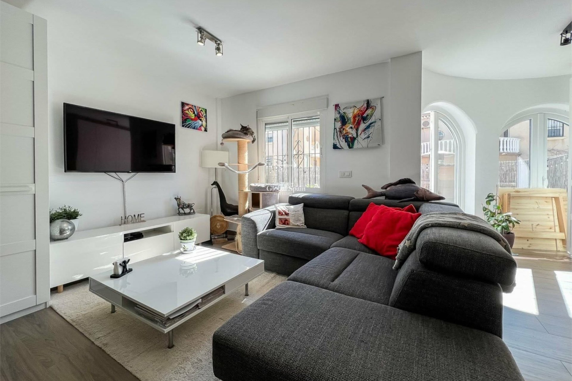 Resale - HOUSE -
ORIHUELA COSTA - VILLAMARTÍN
