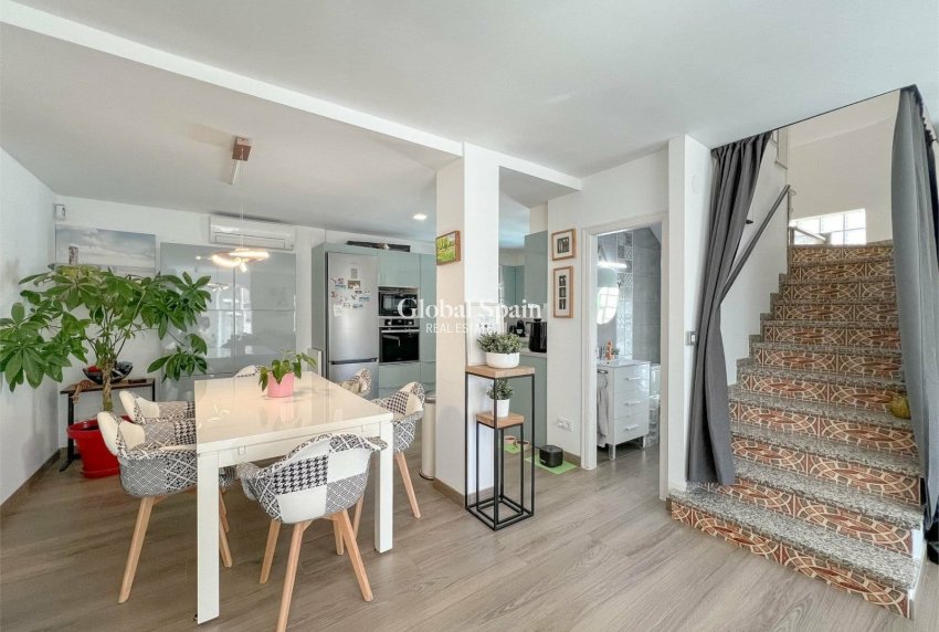 Resale - HOUSE -
ORIHUELA COSTA - VILLAMARTÍN