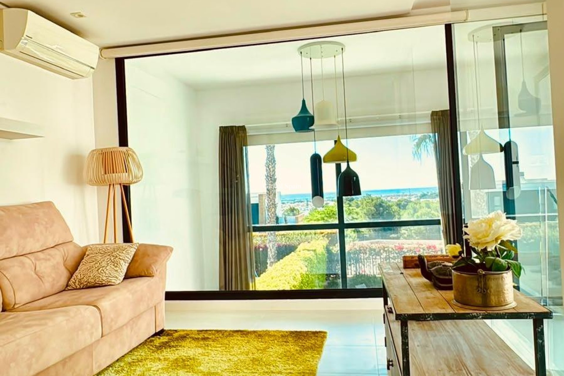 Resale - HOUSE -
ORIHUELA COSTA - VILLAMARTÍN