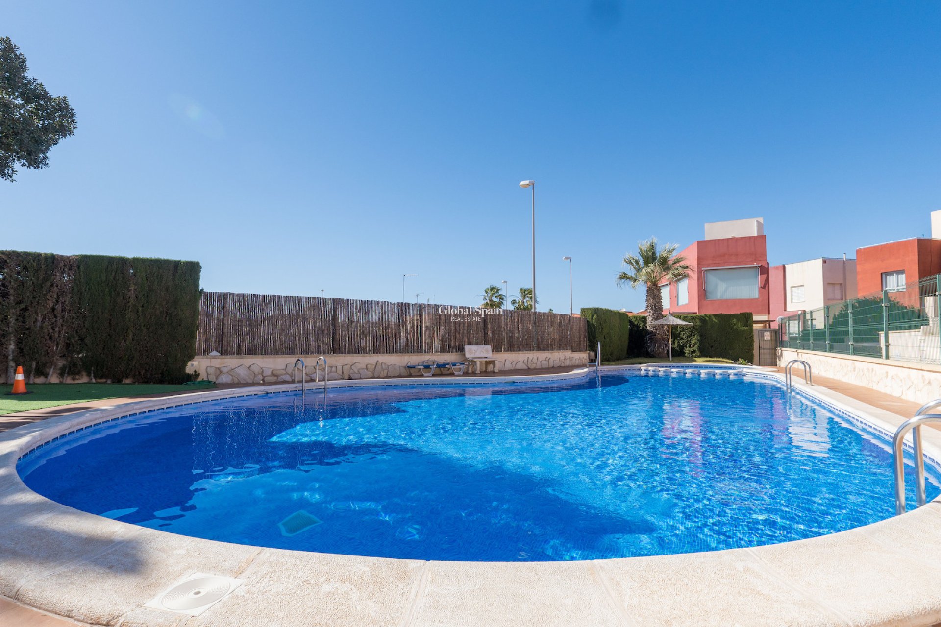 Resale - HOUSE -
ORIHUELA COSTA - VILLAMARTÍN