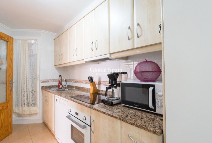 Resale - HOUSE -
ORIHUELA COSTA - VILLAMARTÍN