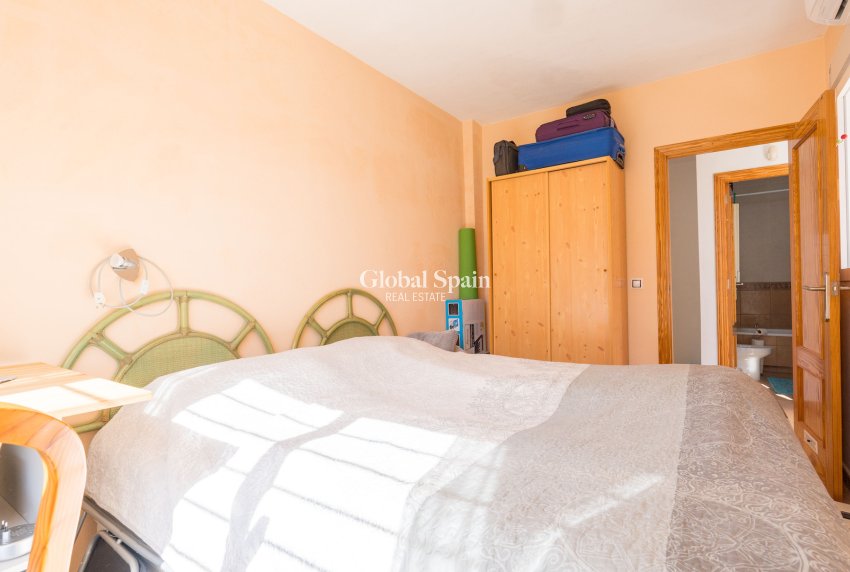 Resale - HOUSE -
ORIHUELA COSTA - VILLAMARTÍN