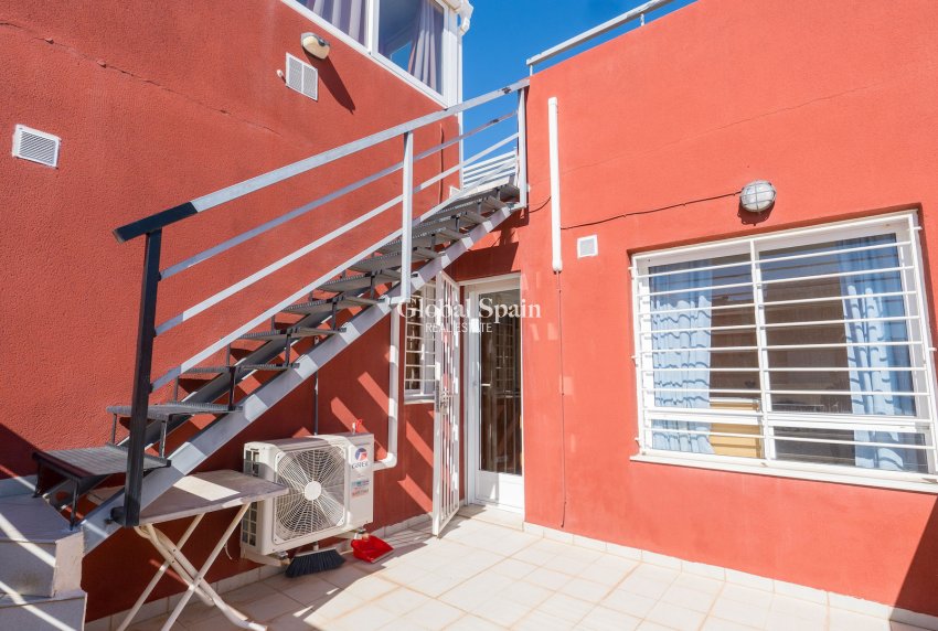 Resale - HOUSE -
ORIHUELA COSTA - VILLAMARTÍN