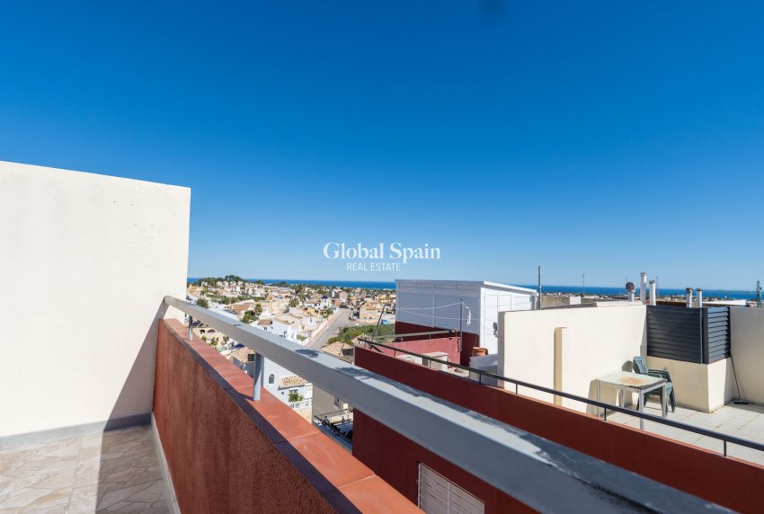 Resale - HOUSE -
ORIHUELA COSTA - VILLAMARTÍN