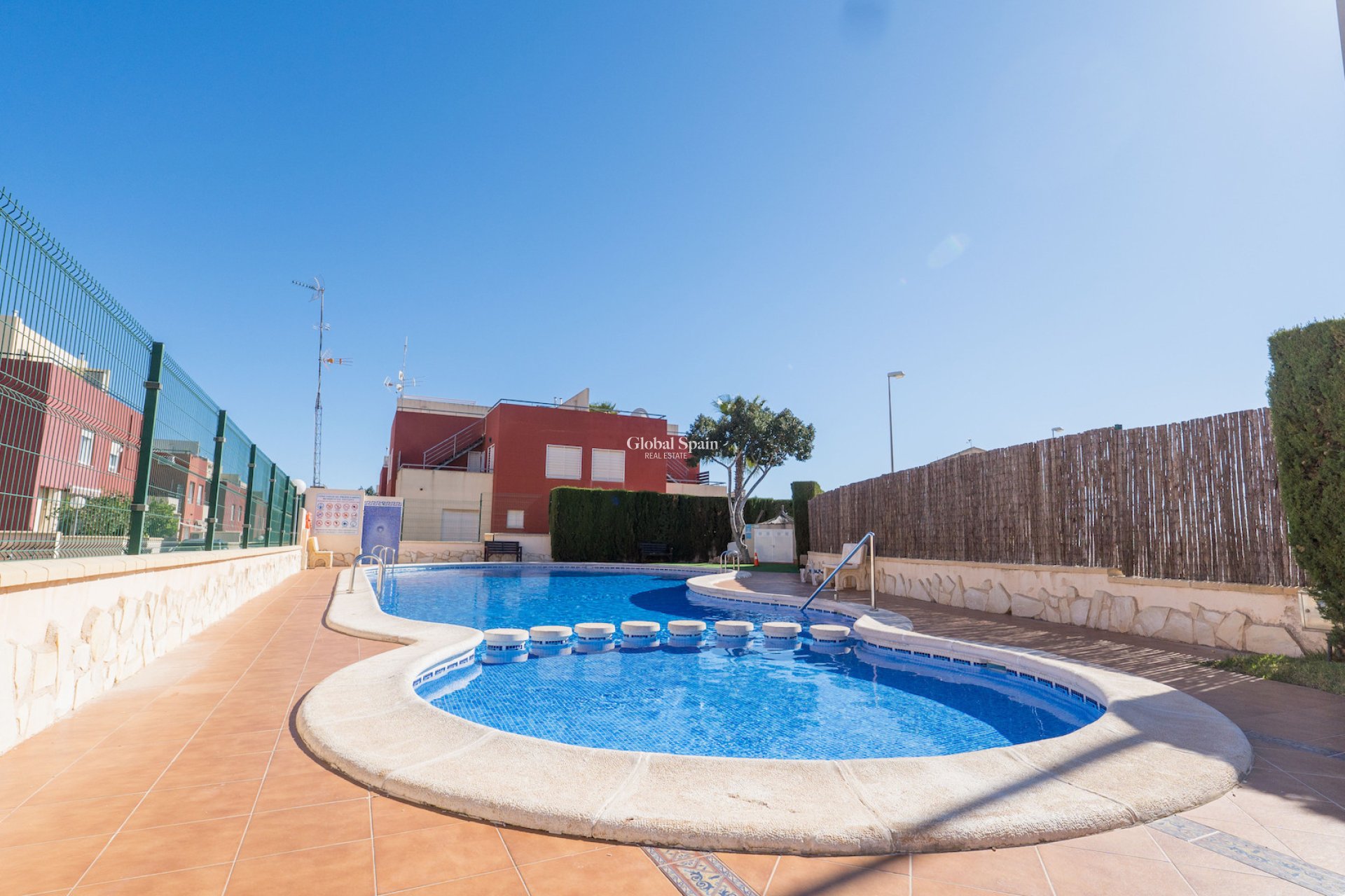 Resale - HOUSE -
ORIHUELA COSTA - VILLAMARTÍN