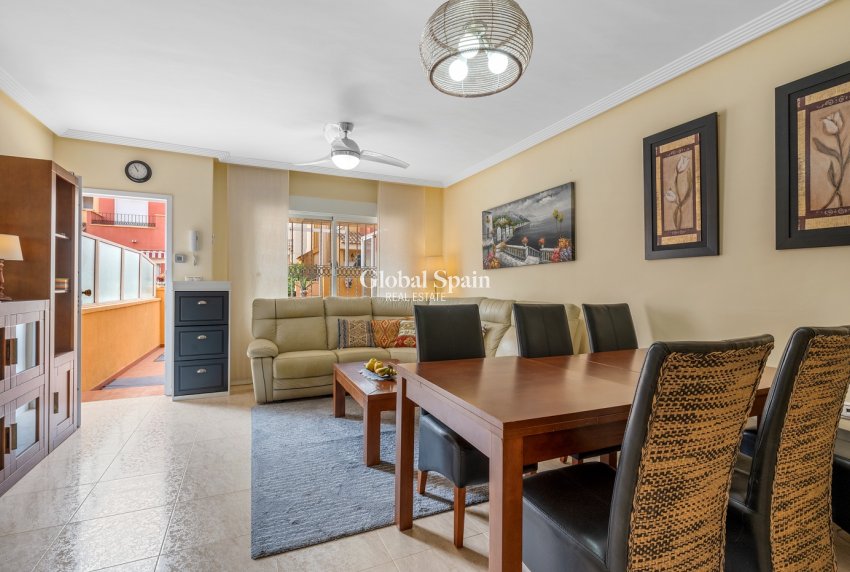 Resale - HOUSE -
ORIHUELA COSTA - VILLAMARTÍN