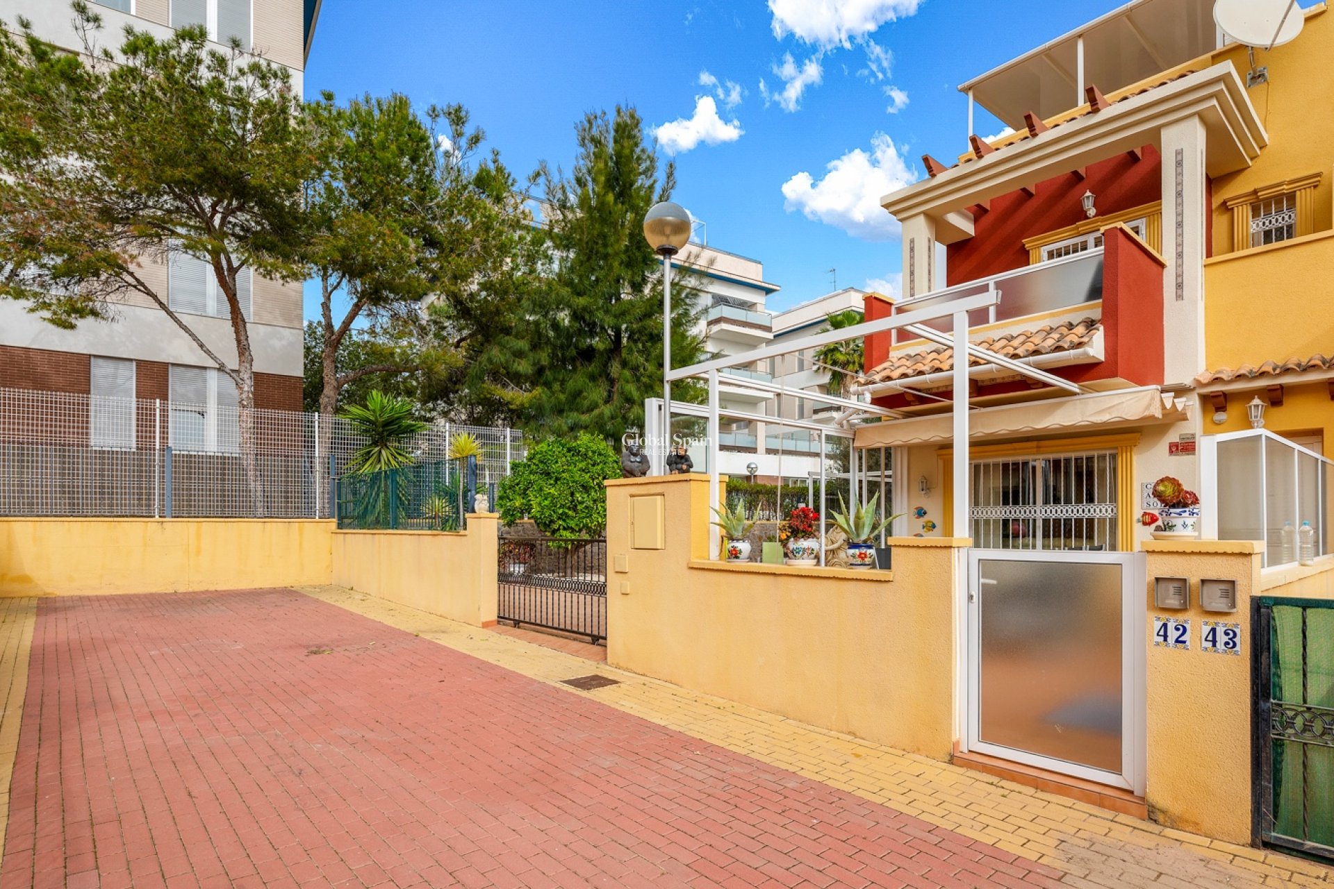 Resale - HOUSE -
ORIHUELA COSTA - VILLAMARTÍN